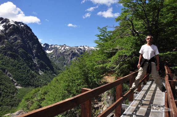 Um dos trechos mais belos da trilha para o Refúgio San Martín, no lago Jakob, na região de Bariloche, na Argentina